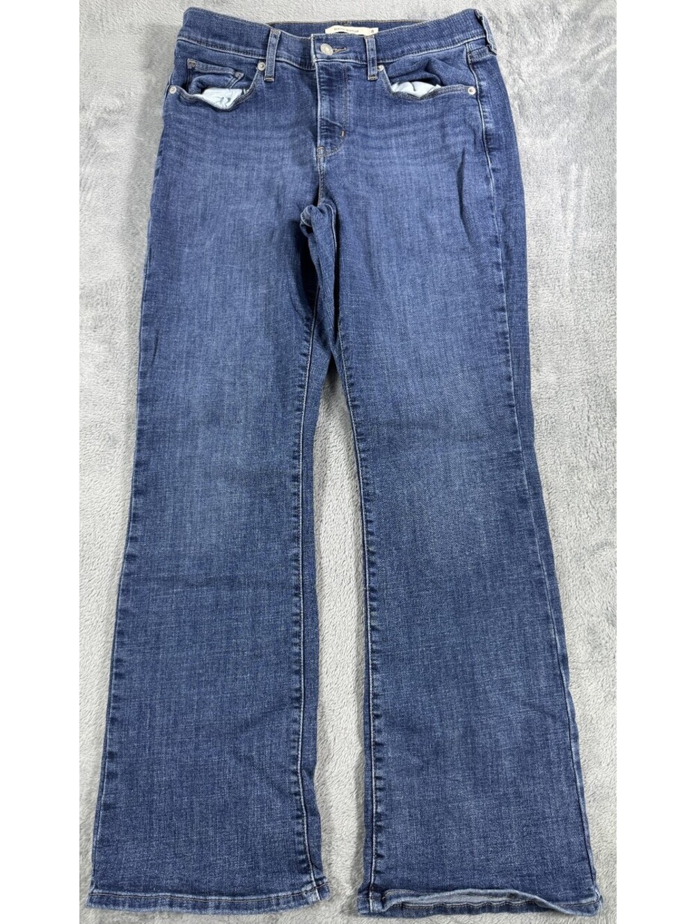 Levi Strauss Women's Classic Bootcut Jeans Wide Bottom Size 8 Short